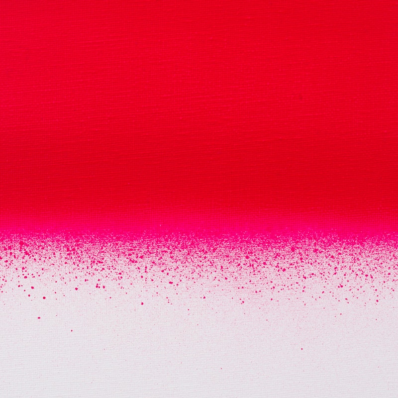 vaaleanpunainen neliö valkoisella pohjalla