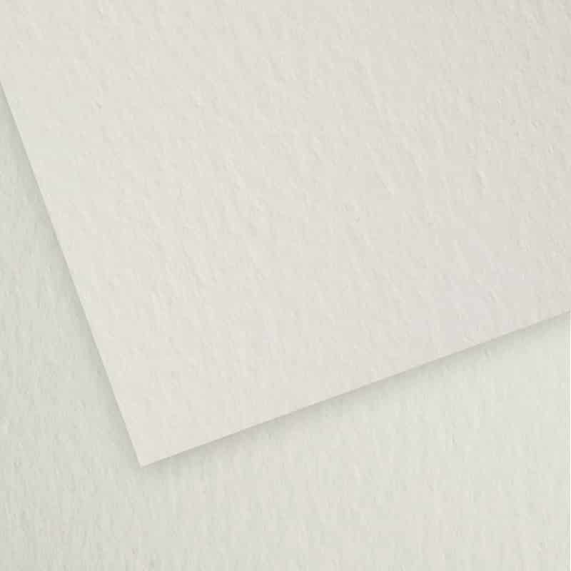 valkoinen paperi, jossa on neliö
