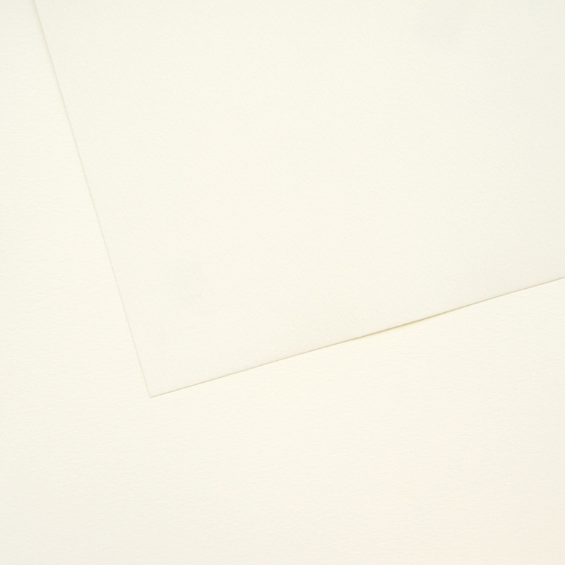 valkoinen paperi, jossa on neliönmuotoinen kulma