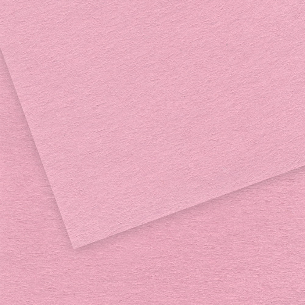 vaaleanpunainen paperi, jossa on neliö